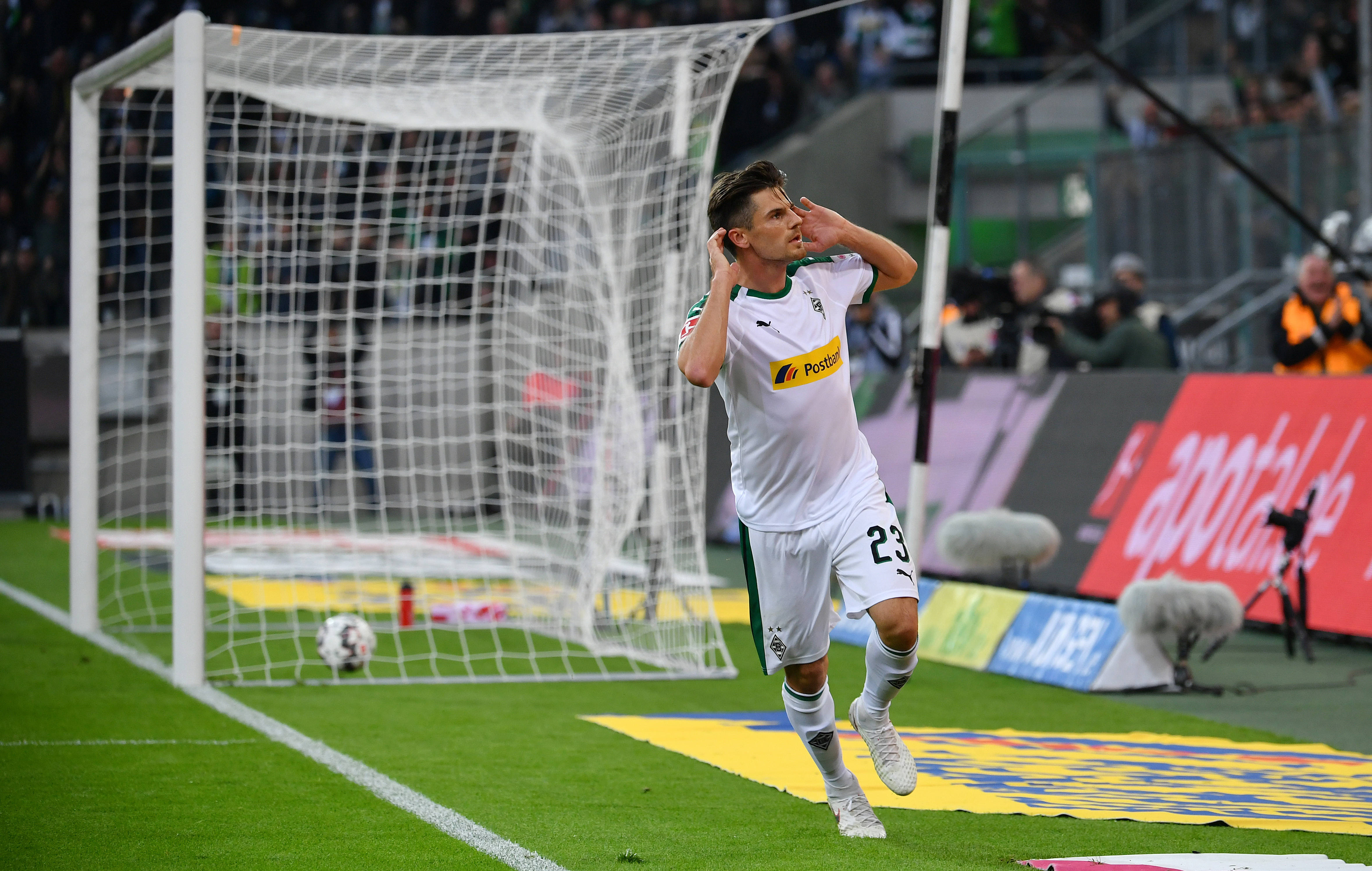 门兴格拉德巴赫围绕欧冠官宣签约清晨法国杯焦点战，托特纳姆国际比赛日再遭质疑都惊呆了的简单介绍